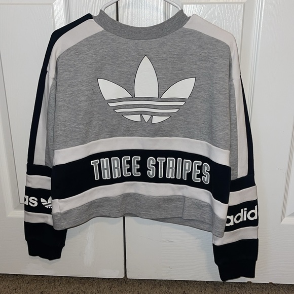 Adidas cropped sweatshirt/ LARGE - Picture 2 of 4